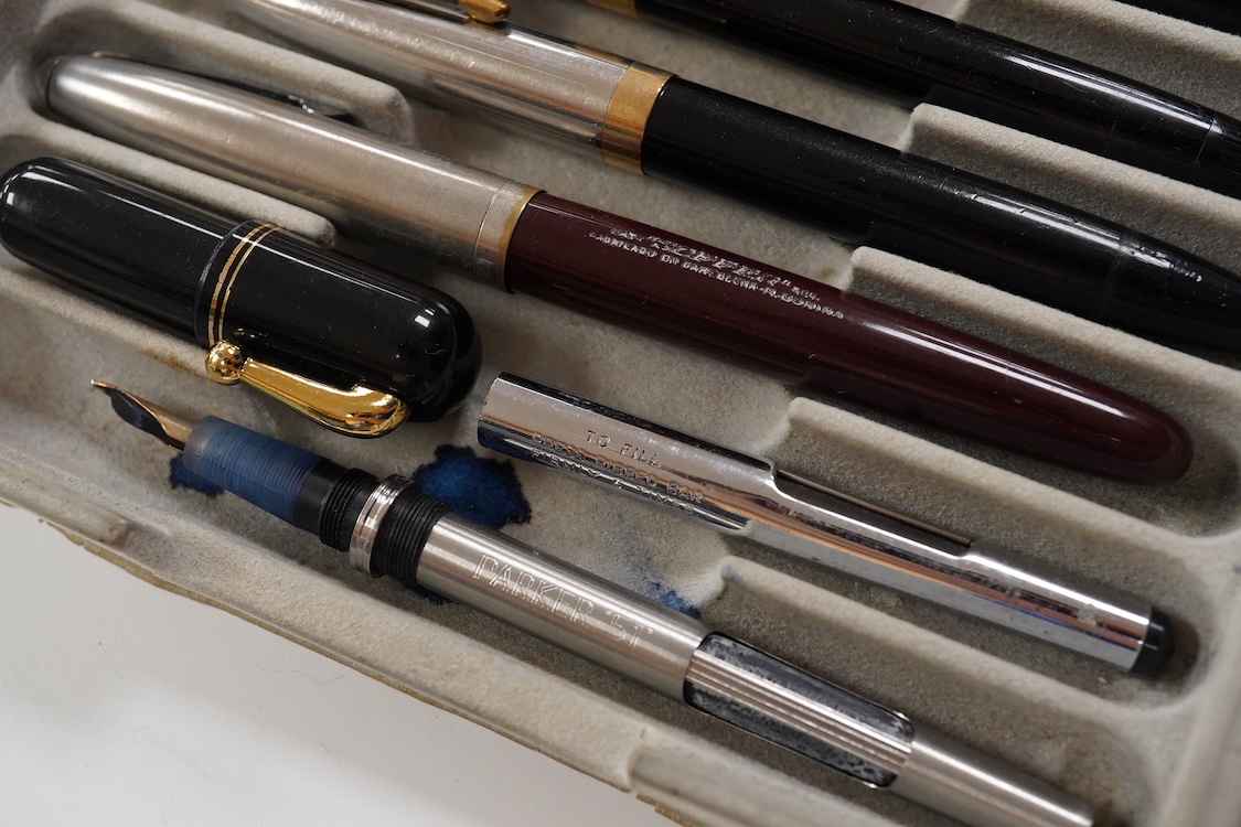 A collection of various fountain pens, various manufacturers (some incomplete, approx. 40)